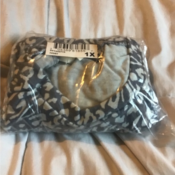 Peach perfect 1X multicolored shapes tee plus size NWOT - Picture 2 of 8